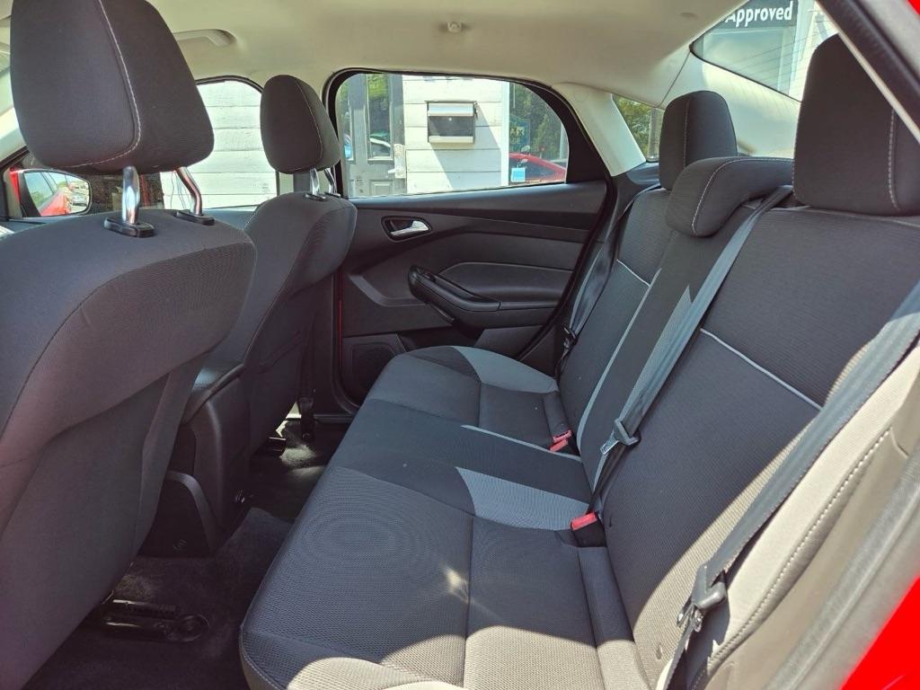 Ford Focus SE Sedan 2012