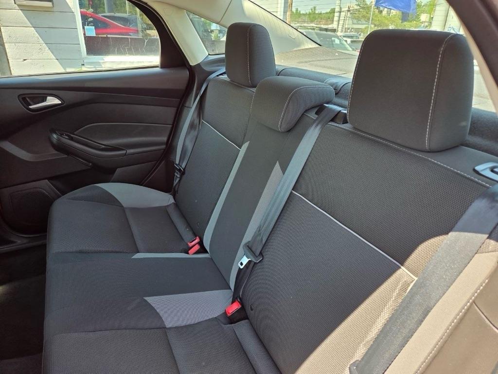 Ford Focus SE Sedan 2012