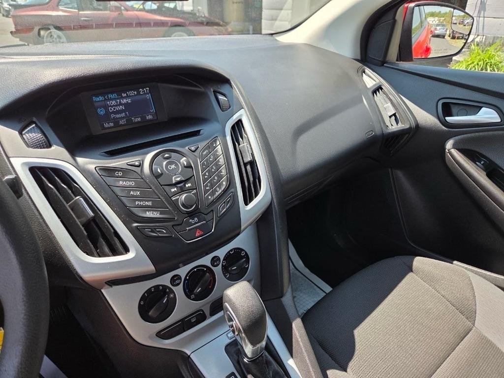 Ford Focus SE Sedan 2012