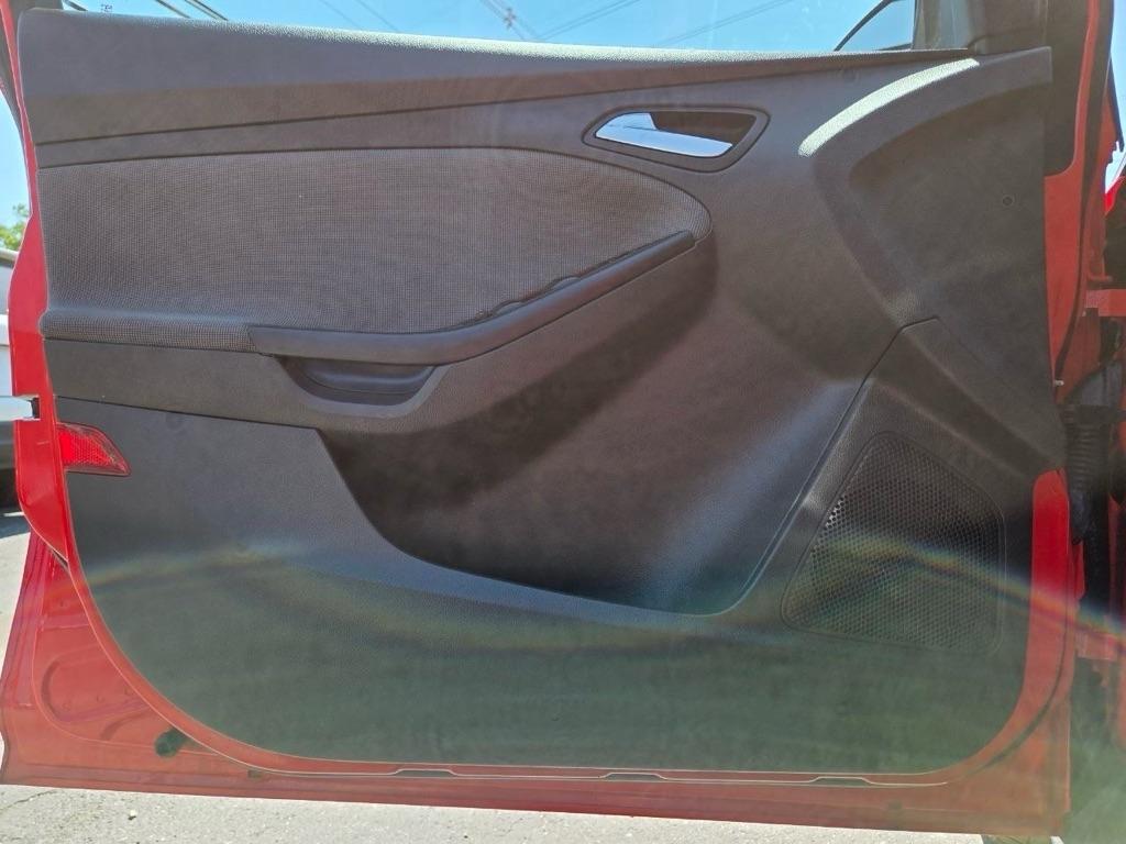 Ford Focus SE Sedan 2012