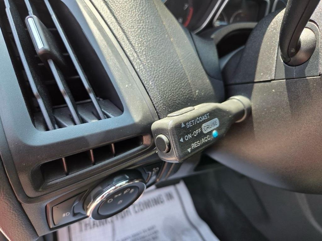 Ford Focus SE Sedan 2012