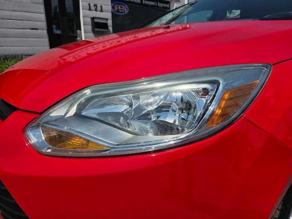 Ford Focus SE Sedan 2012