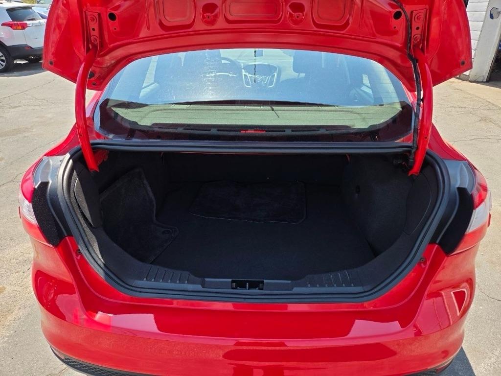 Ford Focus SE Sedan 2012