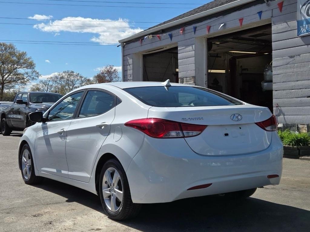 Hyundai Elantra GLS M/T 2013