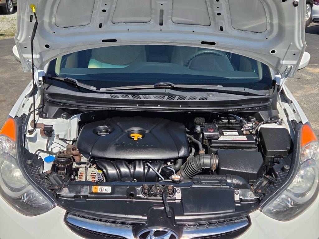 Hyundai Elantra GLS M/T 2013