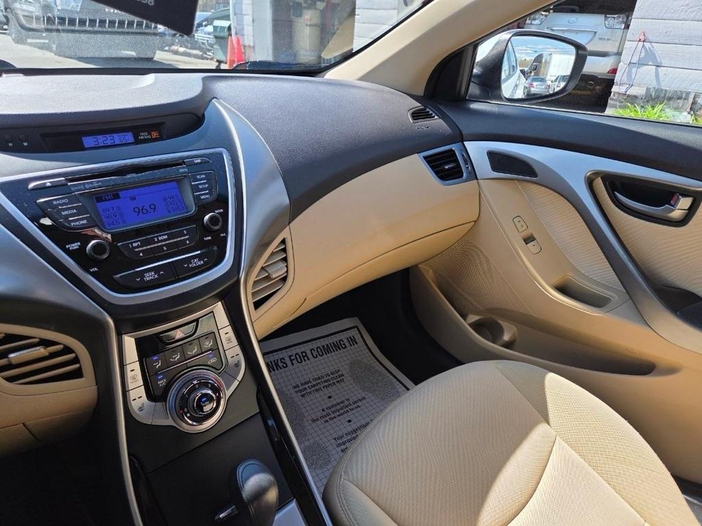 Hyundai Elantra GLS M/T 2013