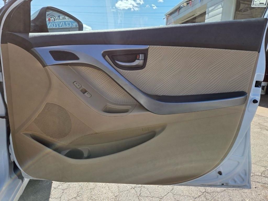 Hyundai Elantra GLS M/T 2013