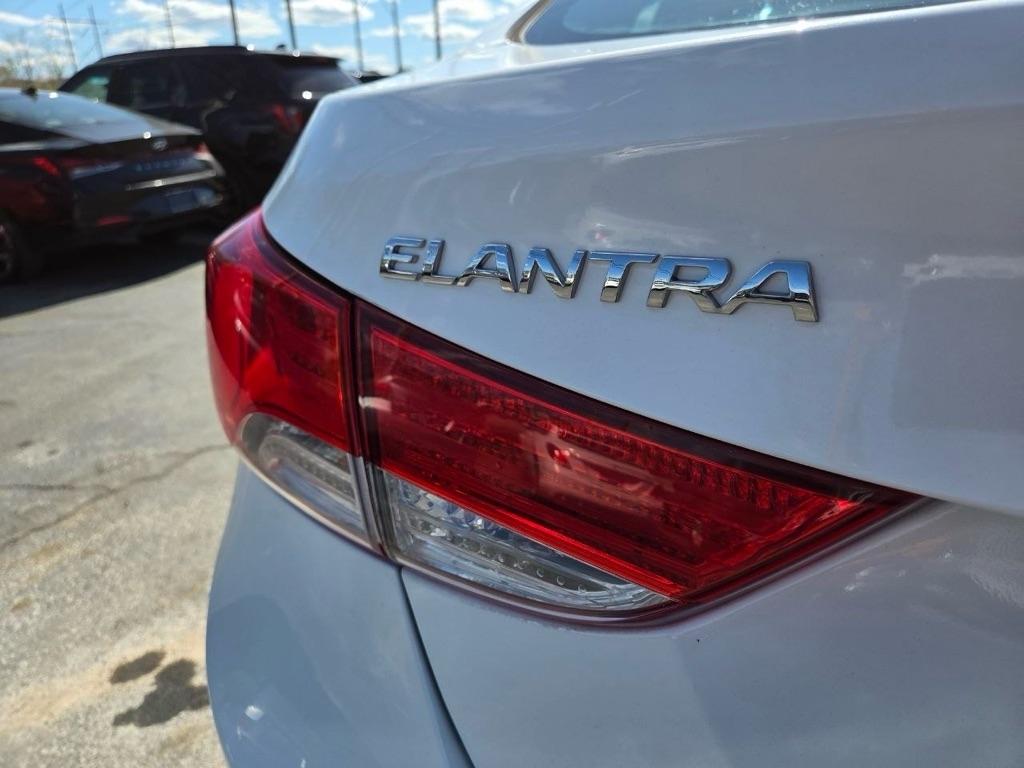 Hyundai Elantra GLS M/T 2013