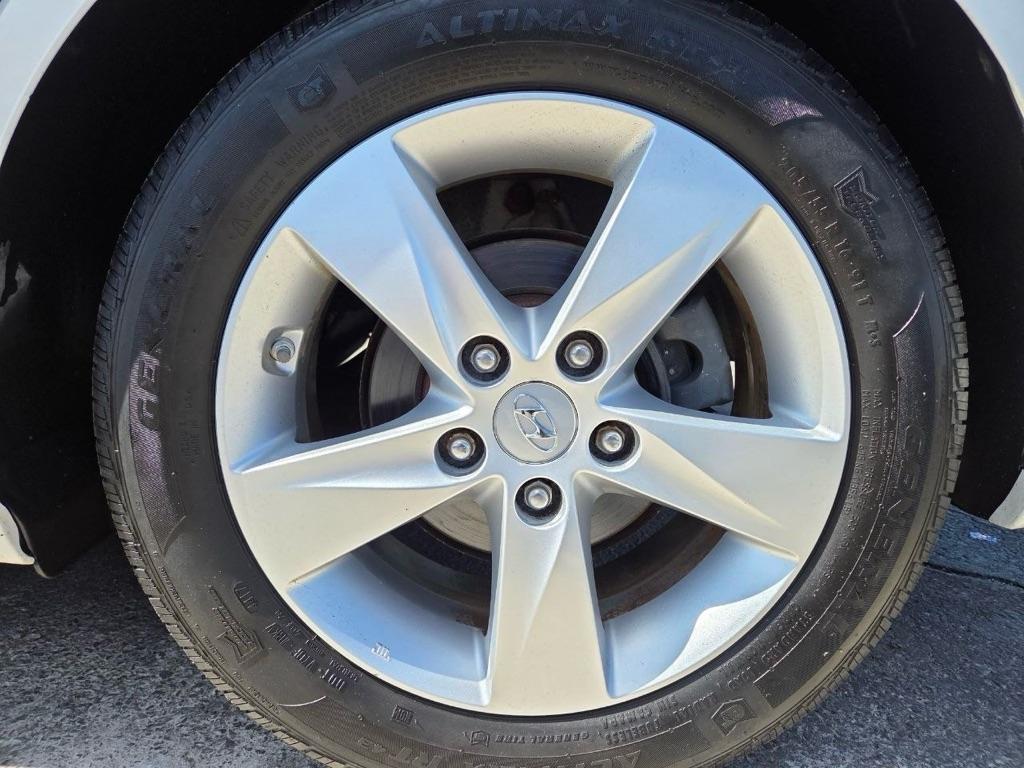 Hyundai Elantra GLS M/T 2013