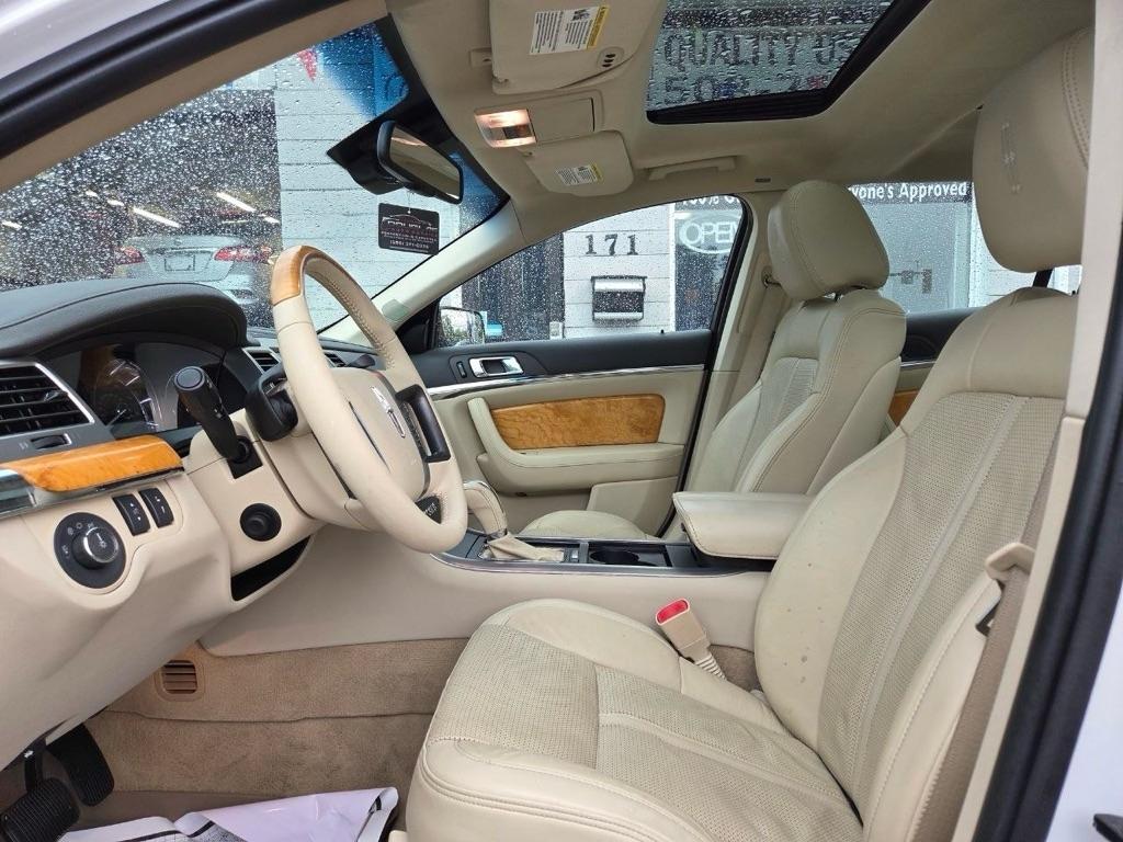 Lincoln MKS 3.5L with EcoBoost AWD 2010