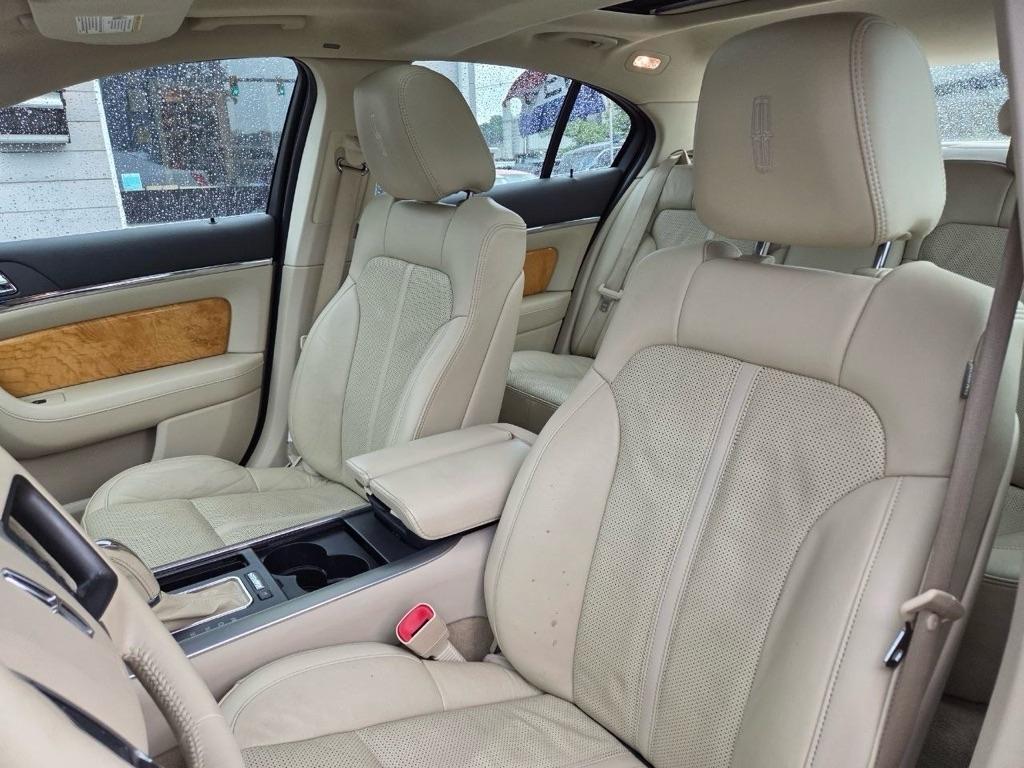 Lincoln MKS 3.5L with EcoBoost AWD 2010