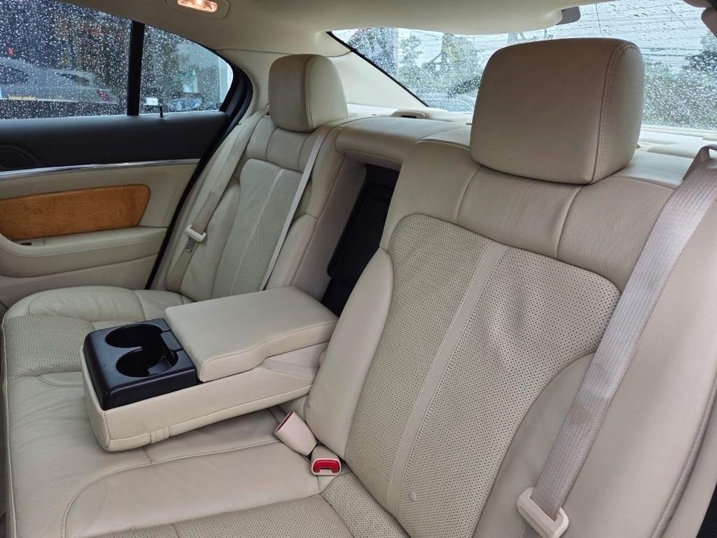 Lincoln MKS 3.5L with EcoBoost AWD 2010
