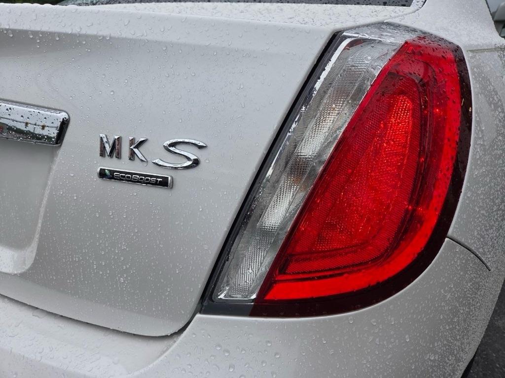 Lincoln MKS 3.5L with EcoBoost AWD 2010