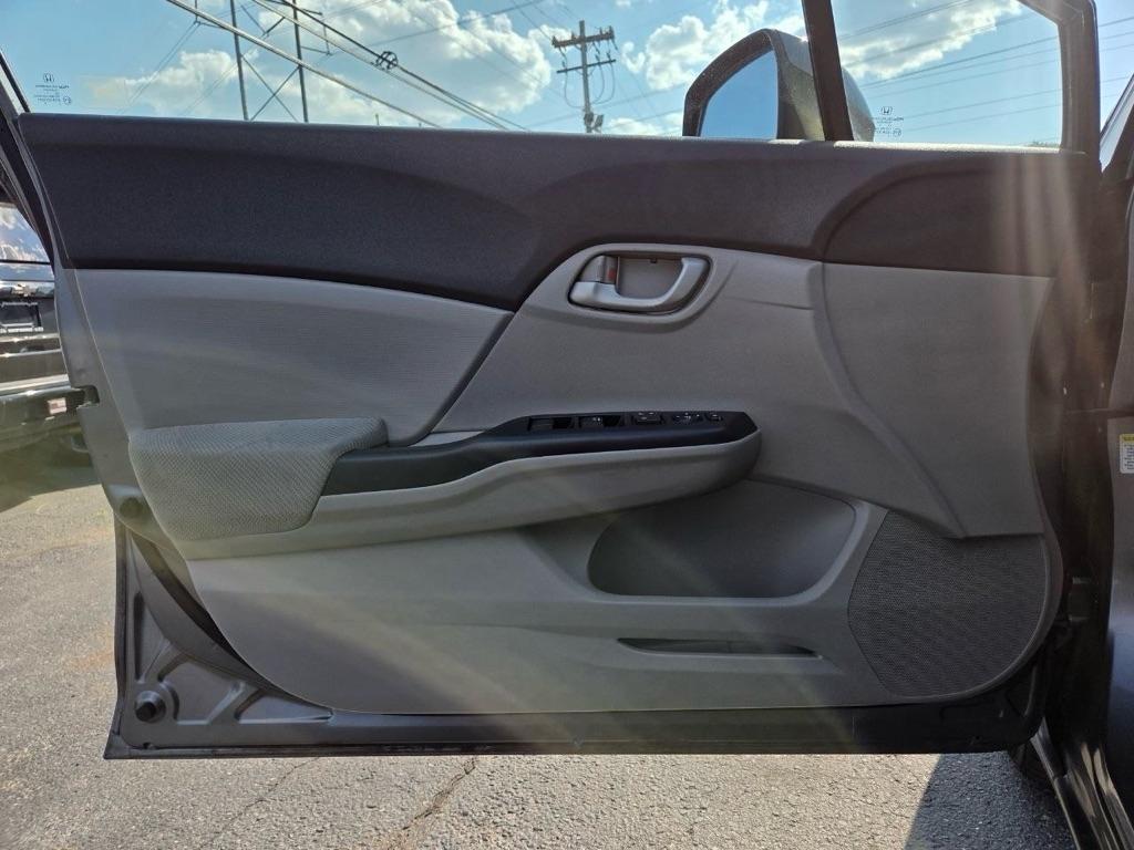 Honda Civic LX Sedan 5-Speed AT 2012