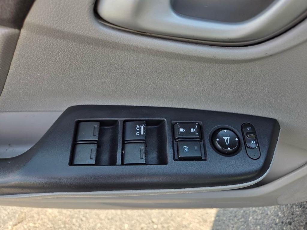Honda Civic LX Sedan 5-Speed AT 2012