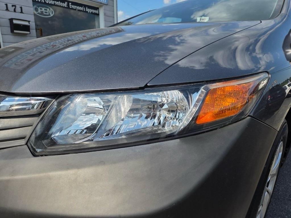 Honda Civic LX Sedan 5-Speed AT 2012