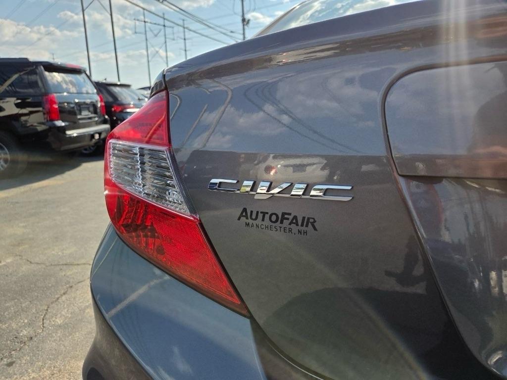 Honda Civic LX Sedan 5-Speed AT 2012