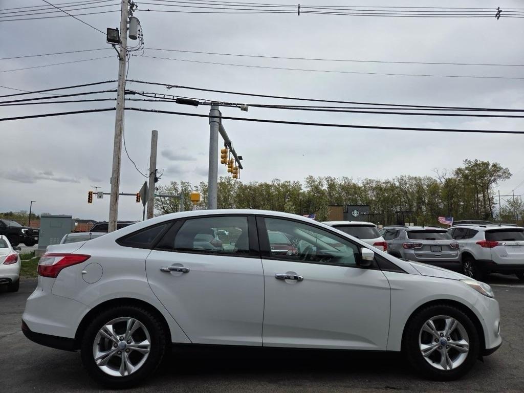 Ford Focus SE Sedan 2013