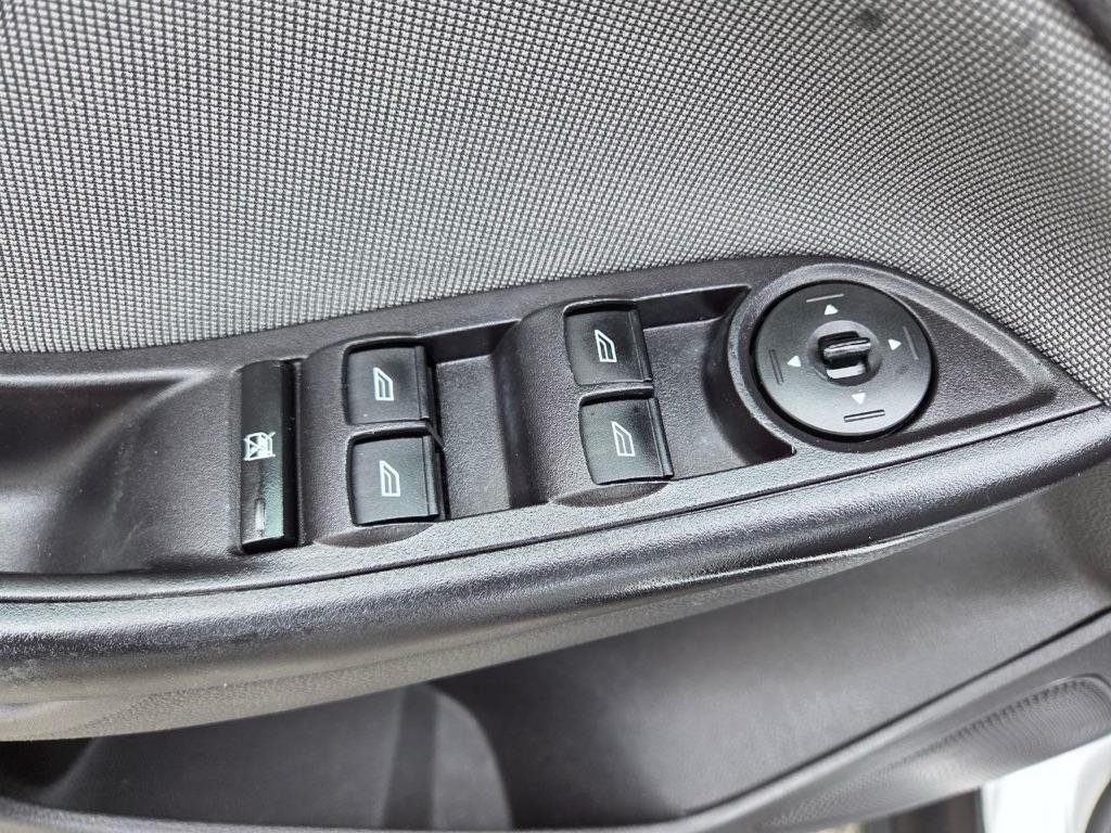Ford Focus SE Sedan 2013