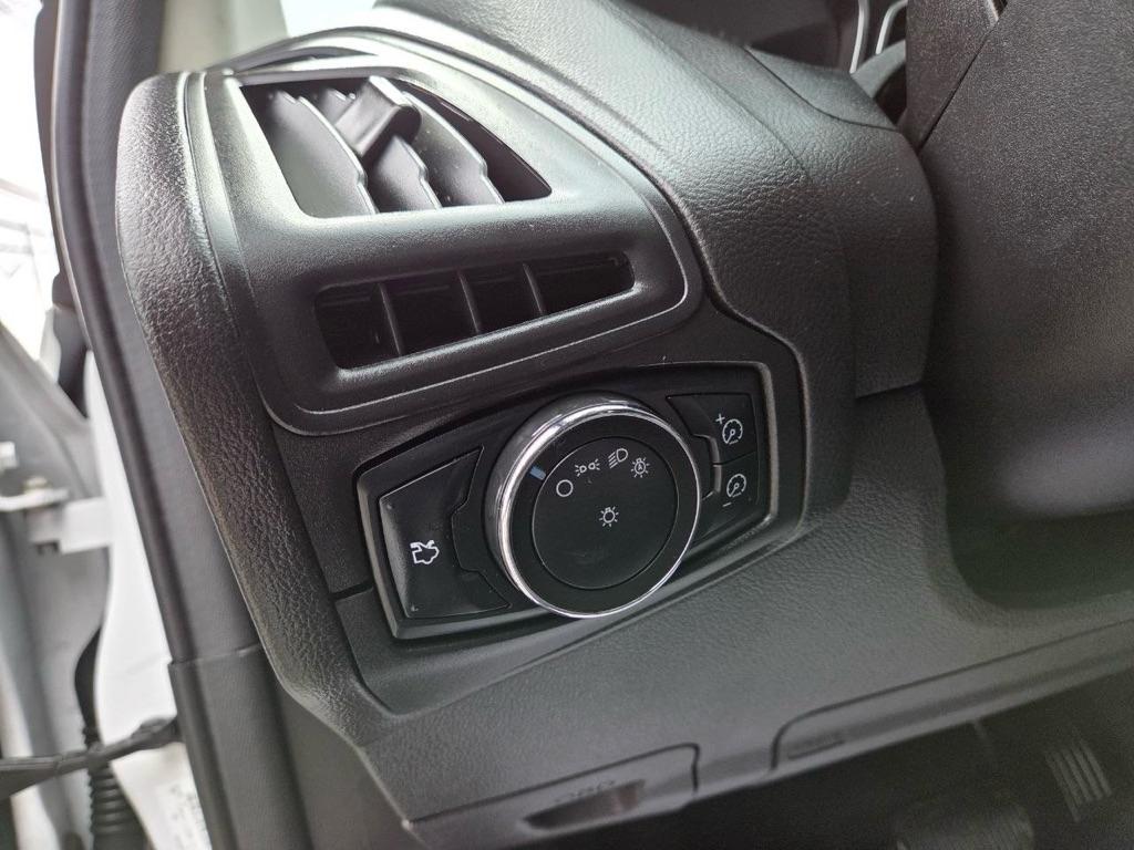Ford Focus SE Sedan 2013