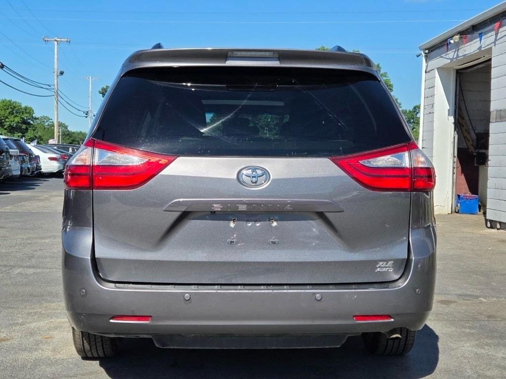 Toyota Sienna XLE 7-Passenger AWD 2017