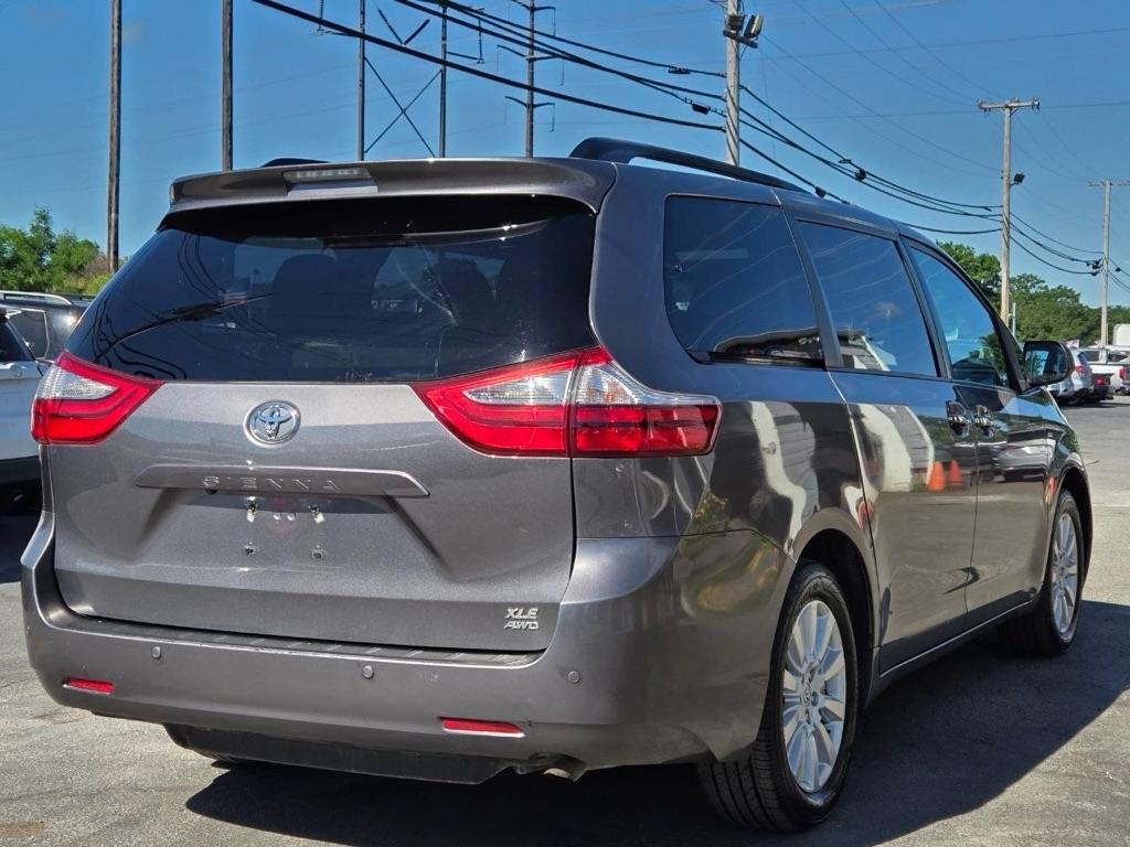 Toyota Sienna XLE 7-Passenger AWD 2017