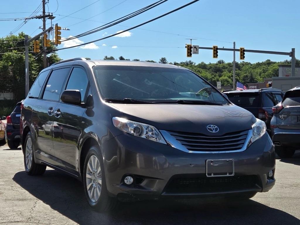 Toyota Sienna XLE 7-Passenger AWD 2017