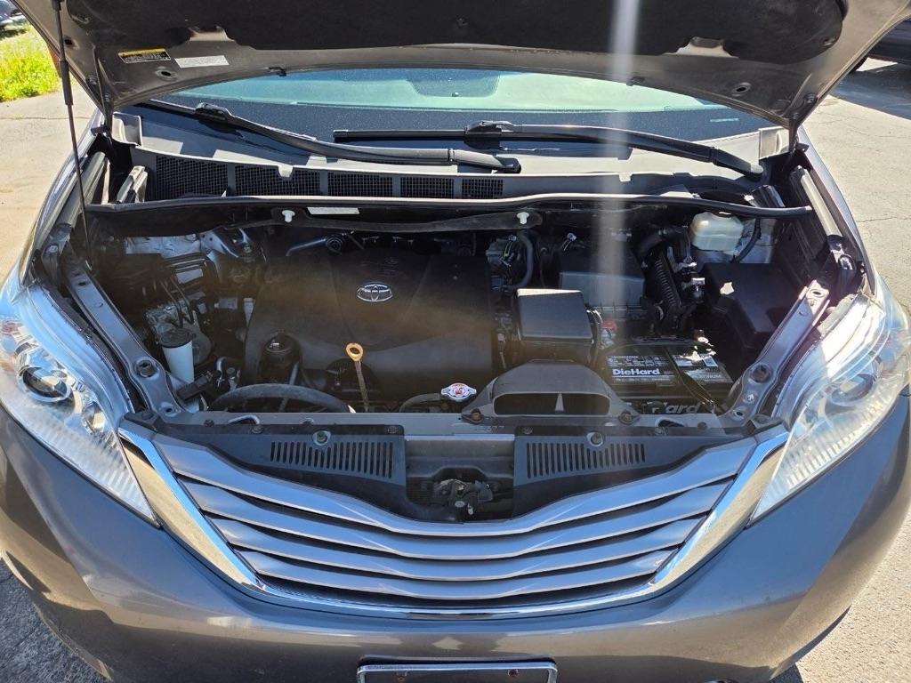 Toyota Sienna XLE 7-Passenger AWD 2017