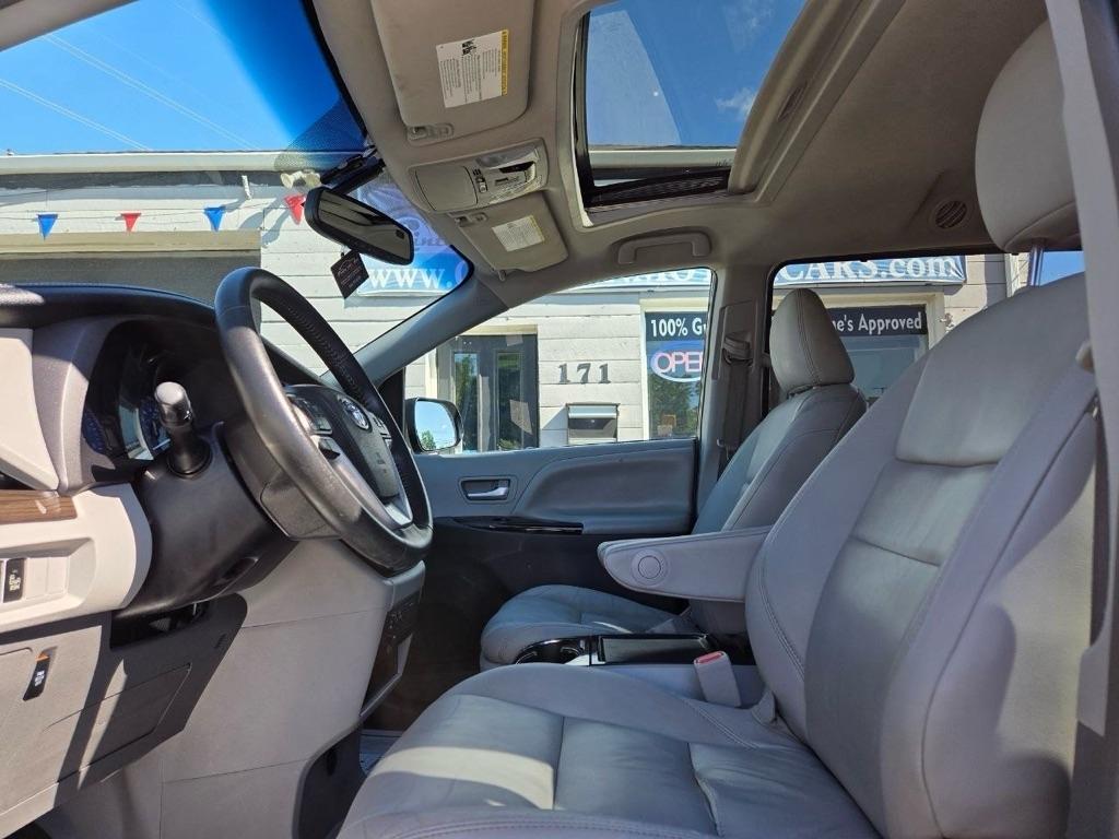 Toyota Sienna XLE 7-Passenger AWD 2017