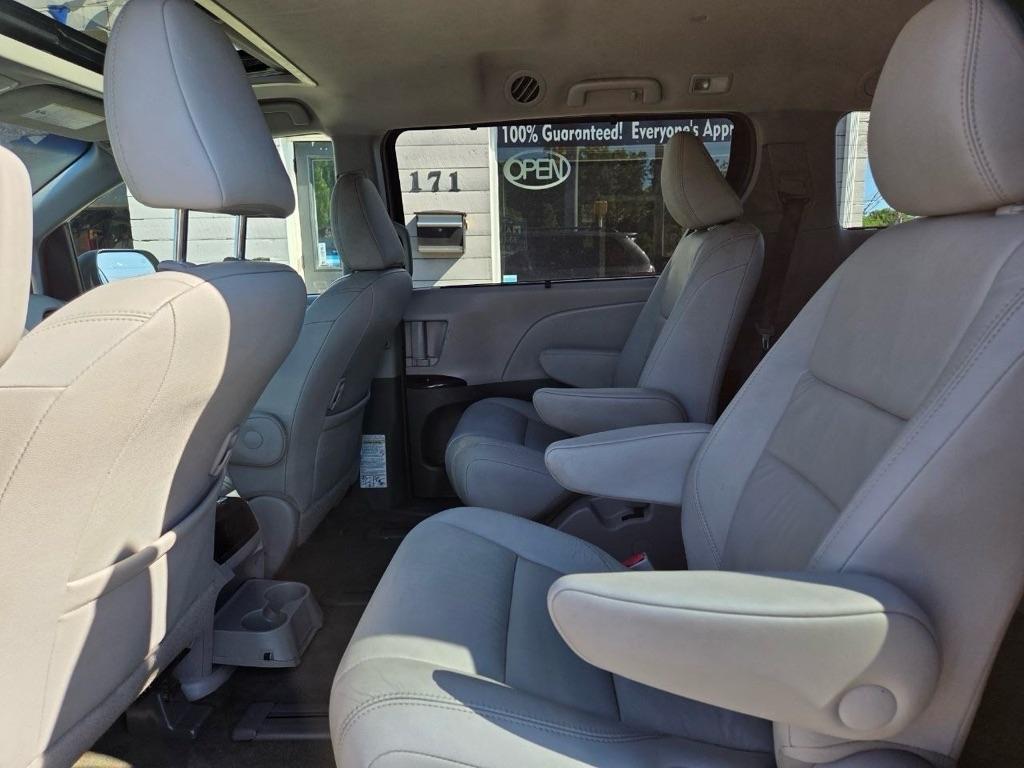 Toyota Sienna XLE 7-Passenger AWD 2017