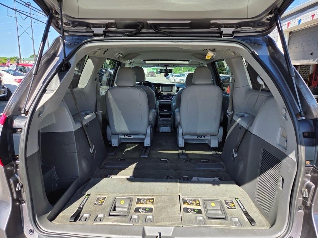 Toyota Sienna XLE 7-Passenger AWD 2017