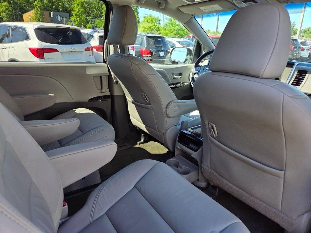 Toyota Sienna XLE 7-Passenger AWD 2017