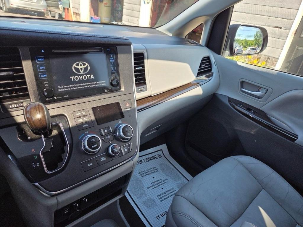 Toyota Sienna XLE 7-Passenger AWD 2017