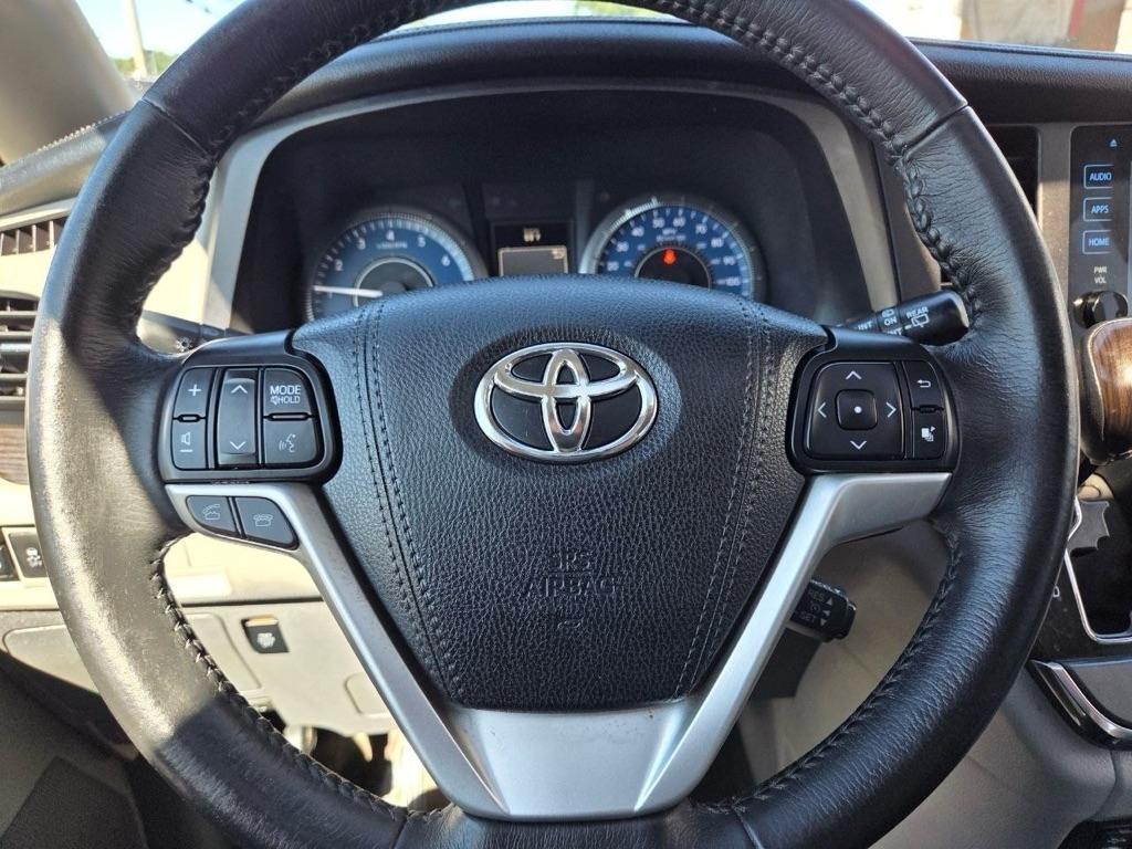 Toyota Sienna XLE 7-Passenger AWD 2017