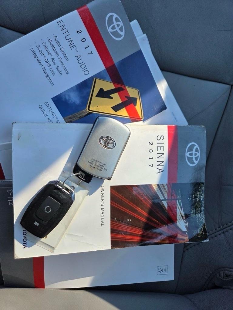 Toyota Sienna XLE 7-Passenger AWD 2017