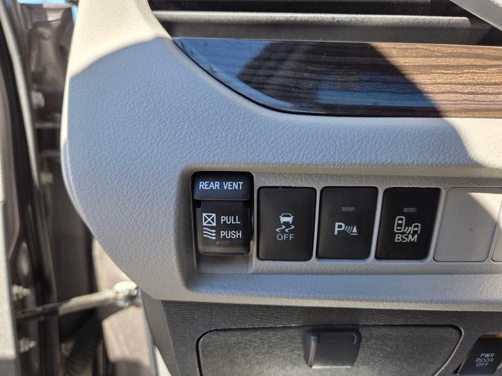 Toyota Sienna XLE 7-Passenger AWD 2017