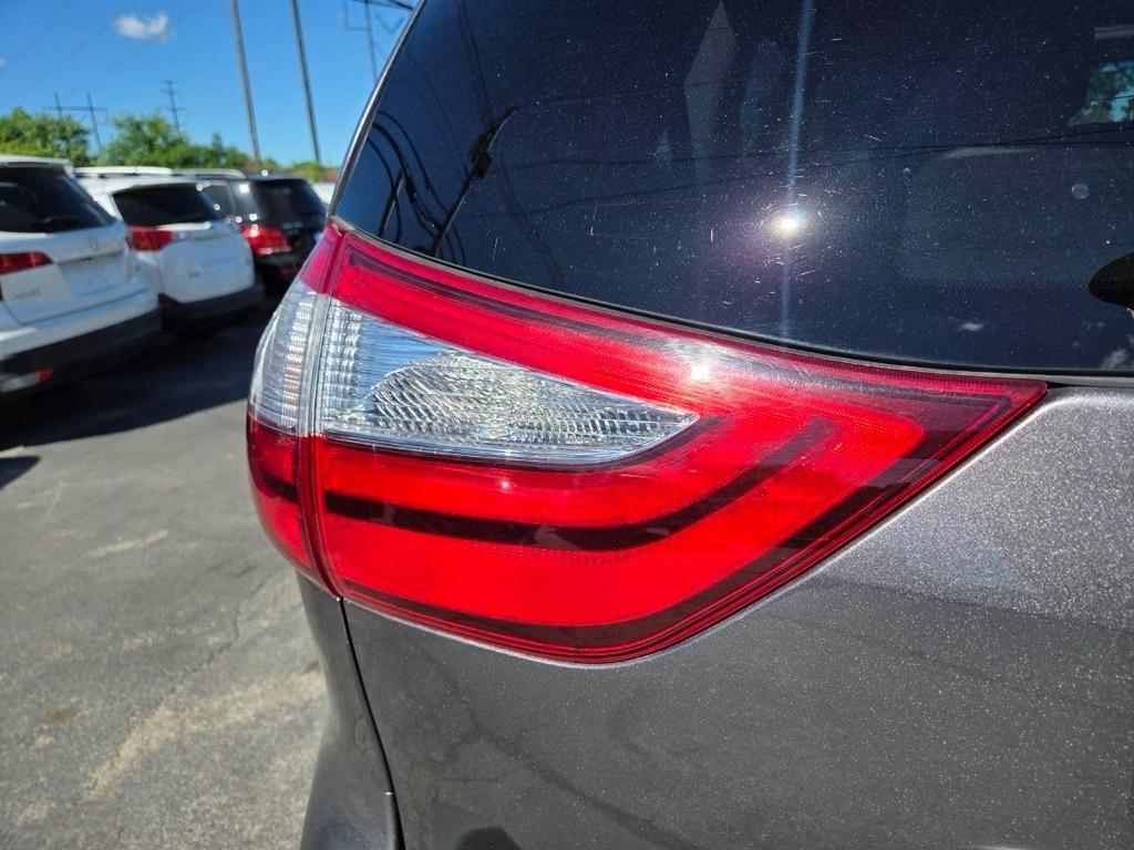 Toyota Sienna XLE 7-Passenger AWD 2017