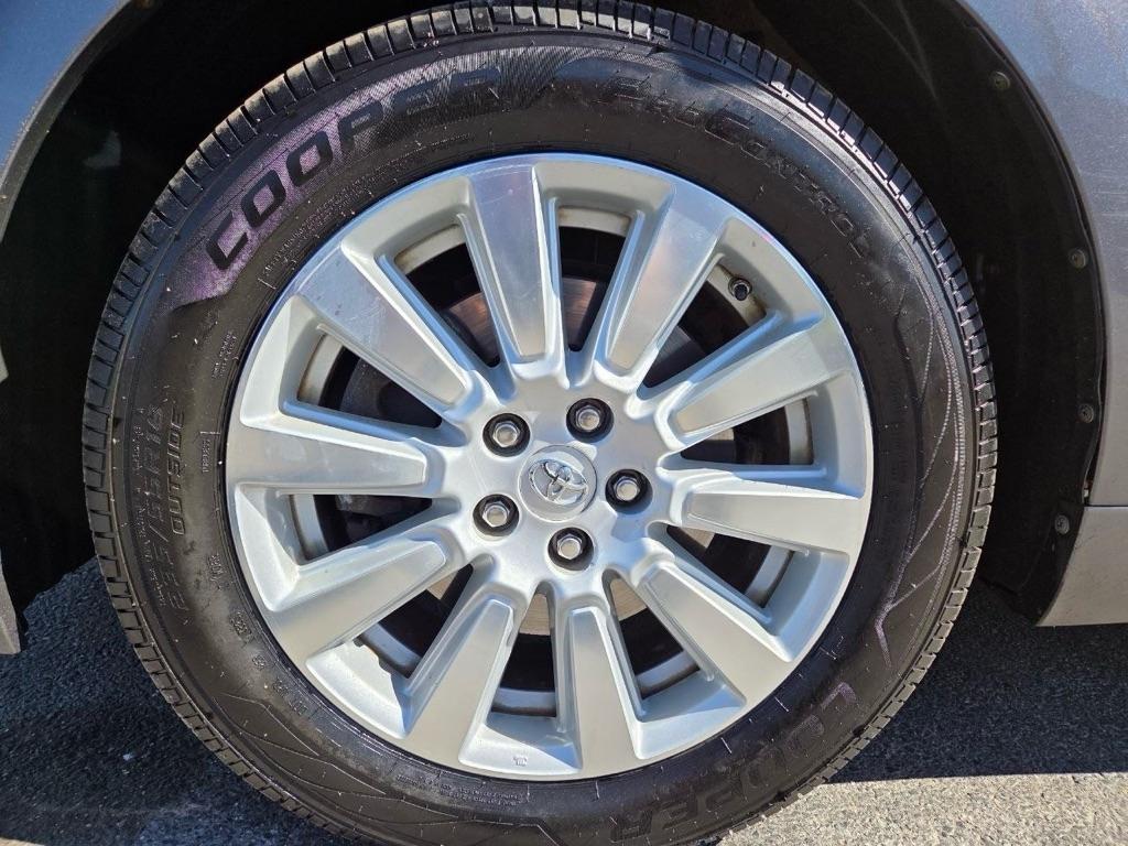 Toyota Sienna XLE 7-Passenger AWD 2017