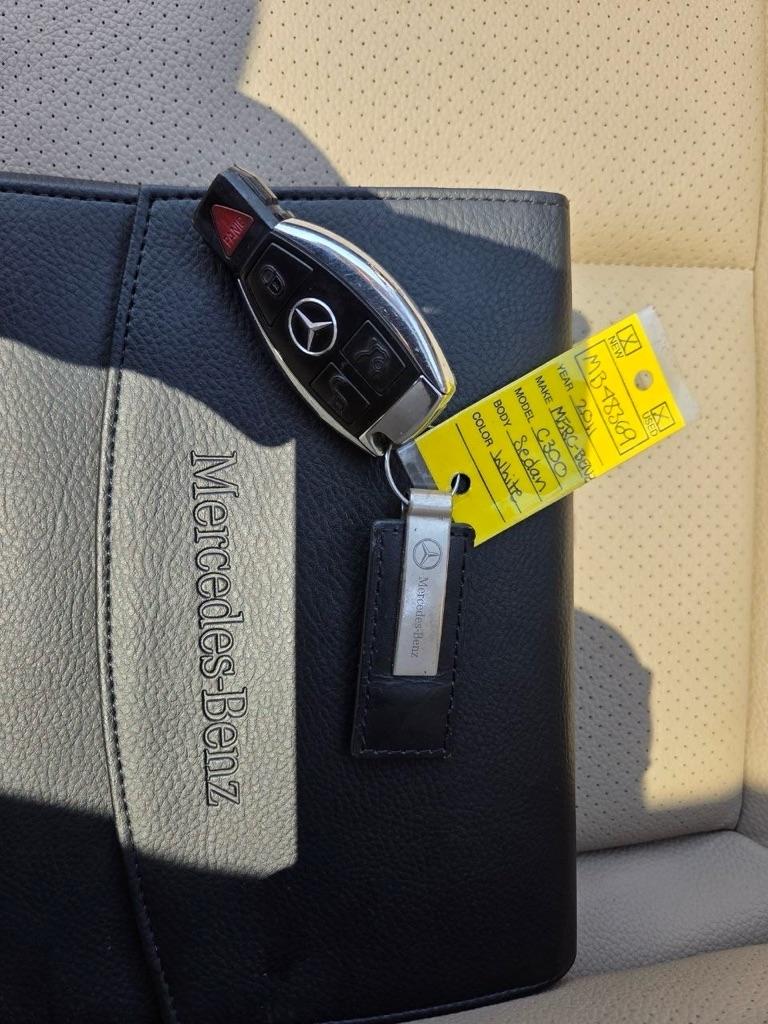 Mercedes-Benz C-Class C300 4MATIC Sport Sedan 2011
