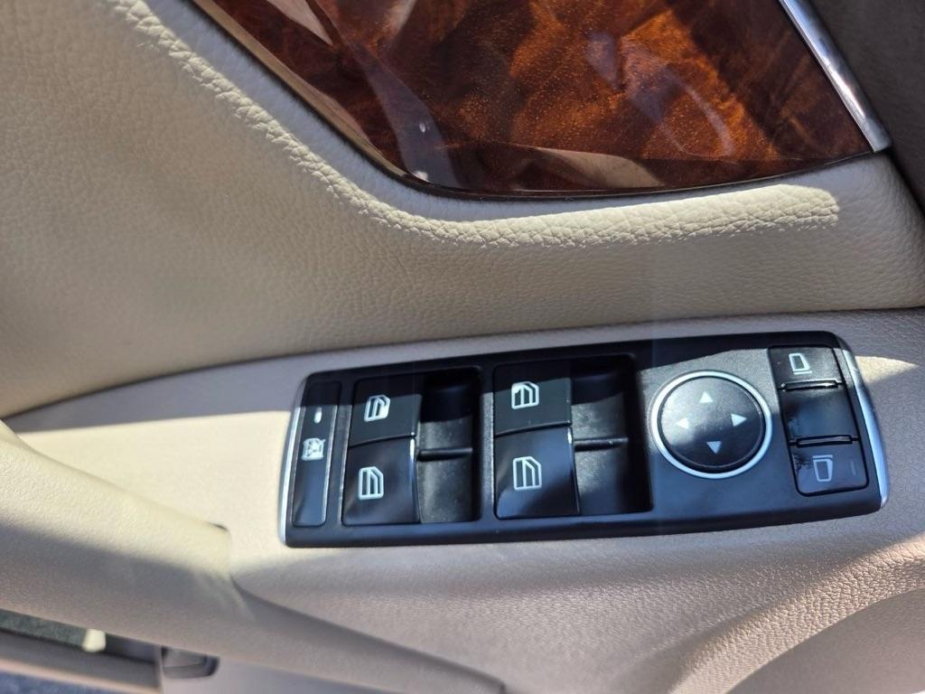 Mercedes-Benz C-Class C300 4MATIC Sport Sedan 2011
