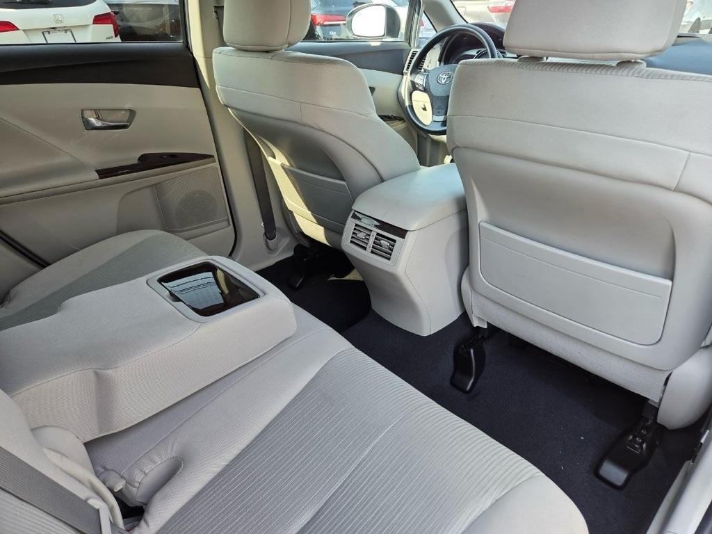 Toyota Venza LE V6 AWD 2012