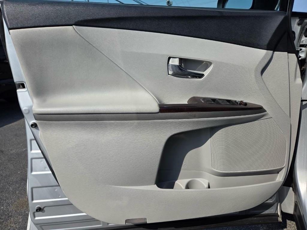 Toyota Venza LE V6 AWD 2012