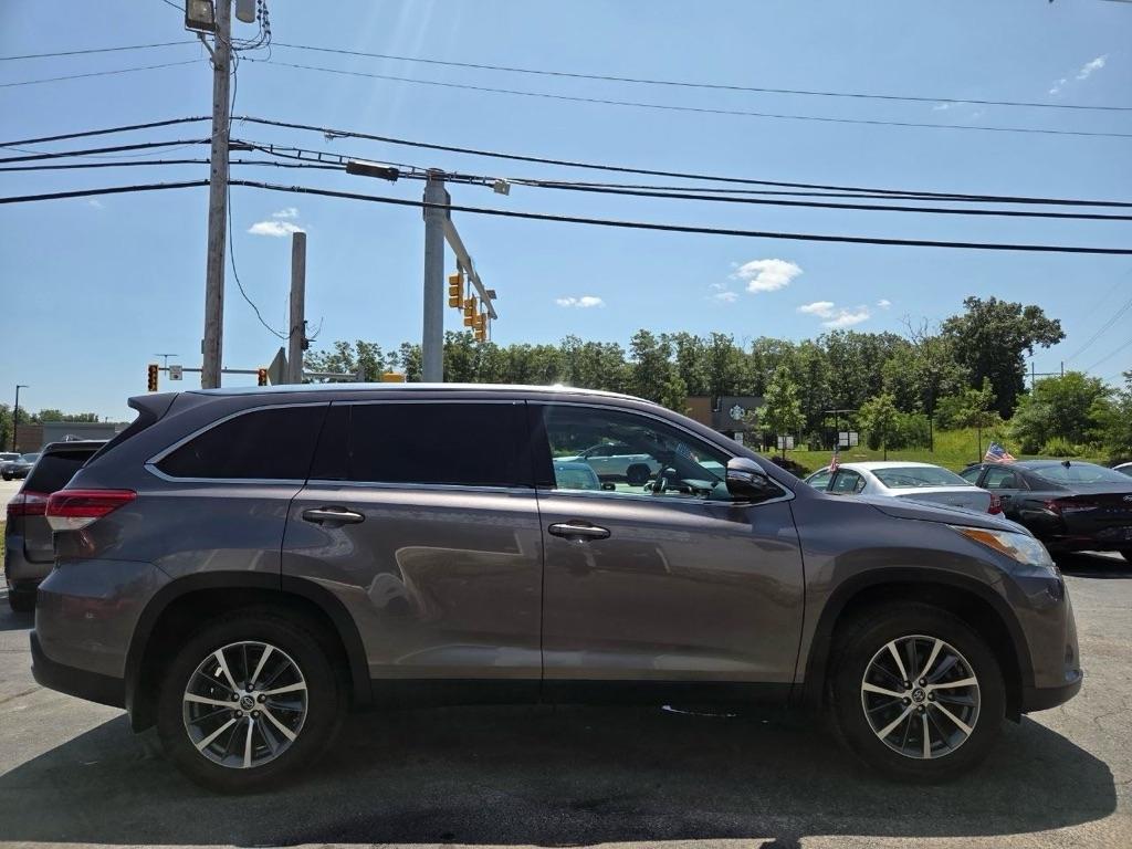 Toyota Highlander XLE AWD V6 2019