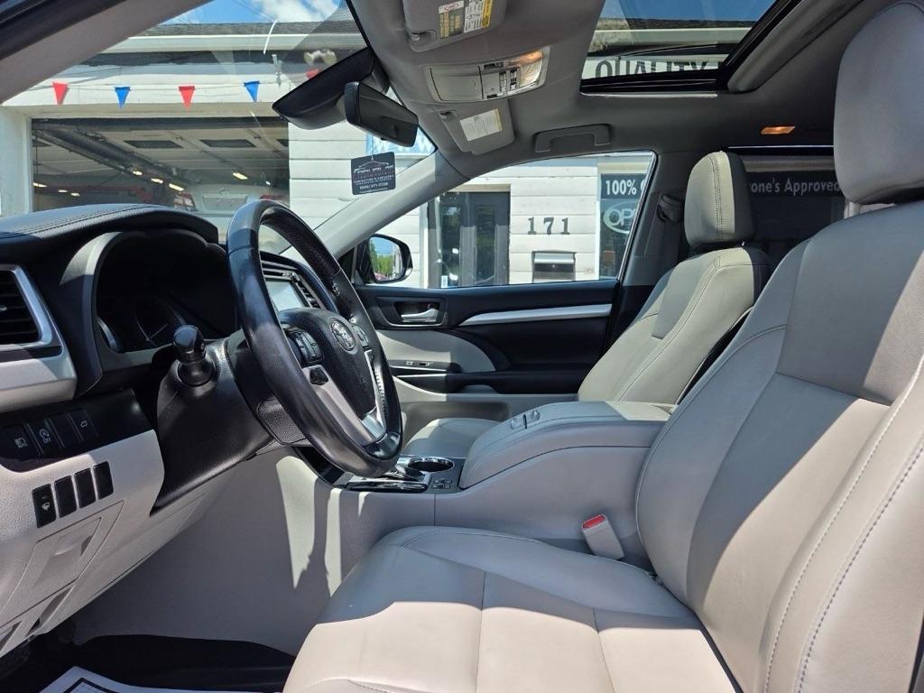Toyota Highlander XLE AWD V6 2019