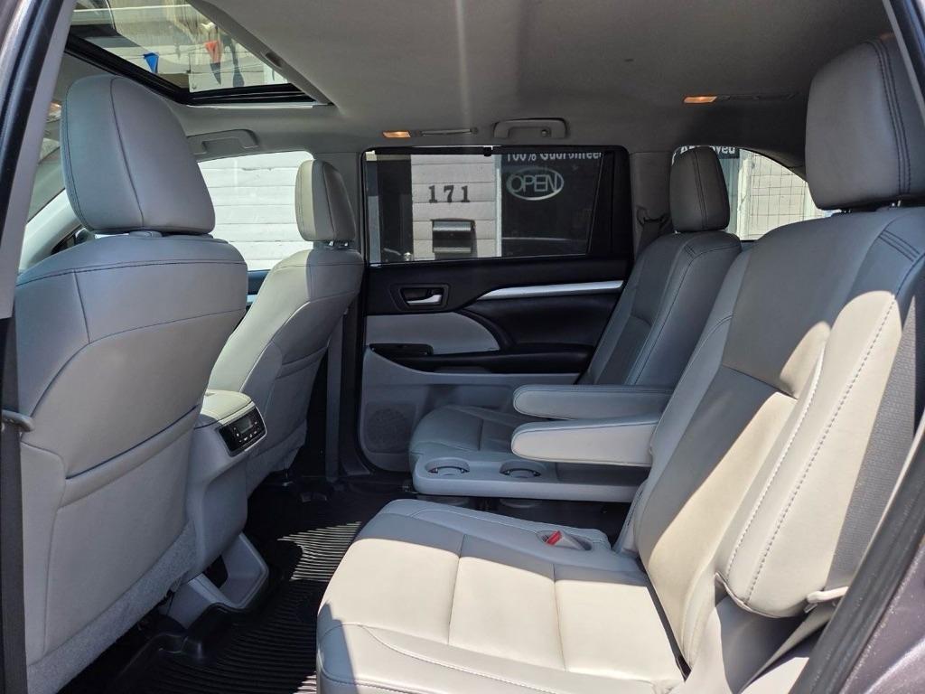 Toyota Highlander XLE AWD V6 2019
