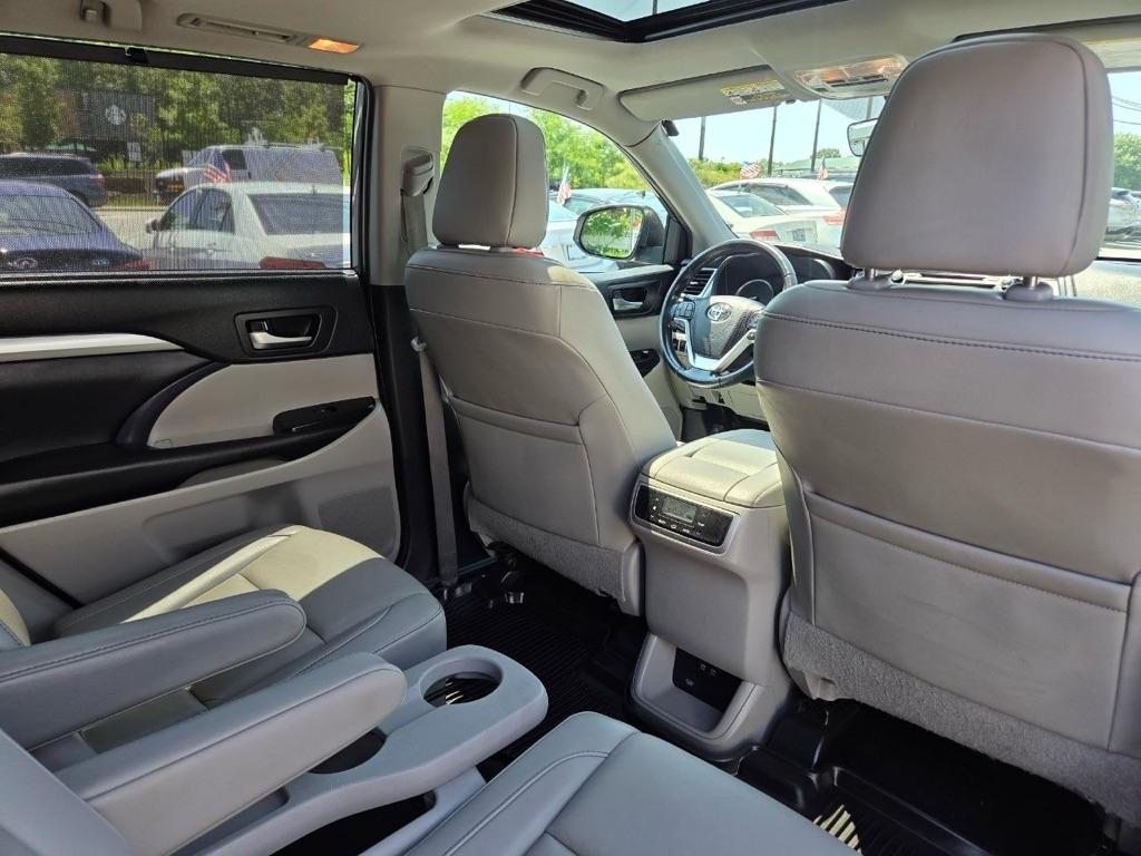 Toyota Highlander XLE AWD V6 2019