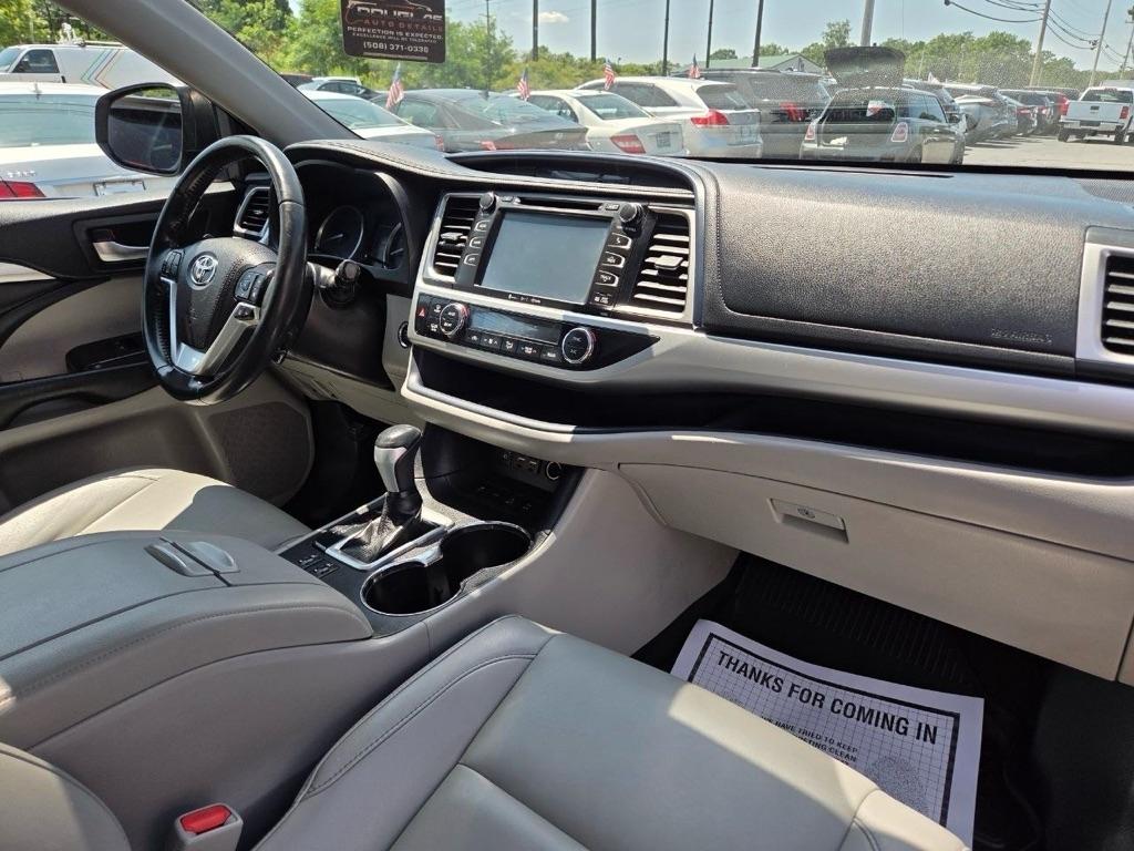 Toyota Highlander XLE AWD V6 2019
