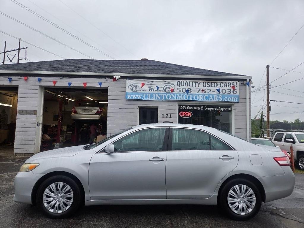 Toyota Camry Base 6-Spd AT 2011