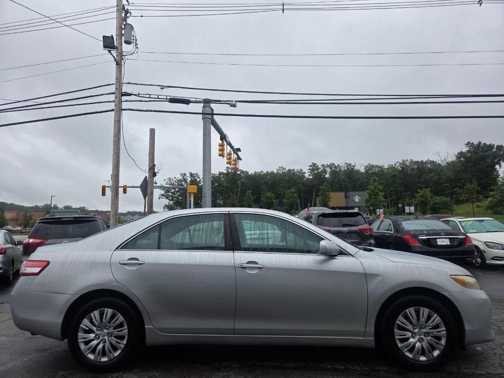 Toyota Camry Base 6-Spd AT 2011