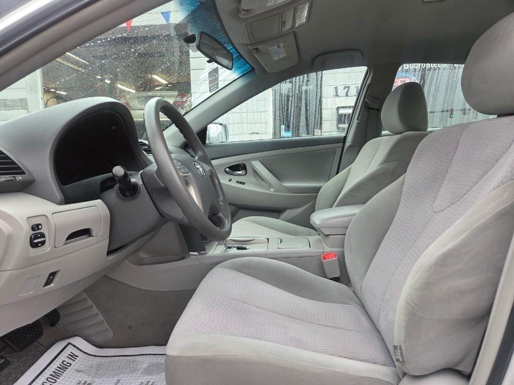 Toyota Camry Base 6-Spd AT 2011